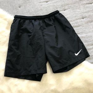 Nike women’s black drifit 6”short sz.S